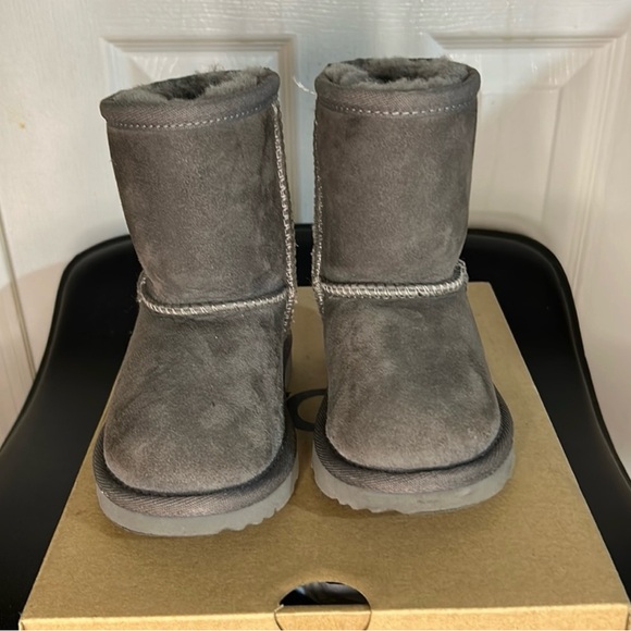 Toddler Ugg boots - Picture 2 of 7